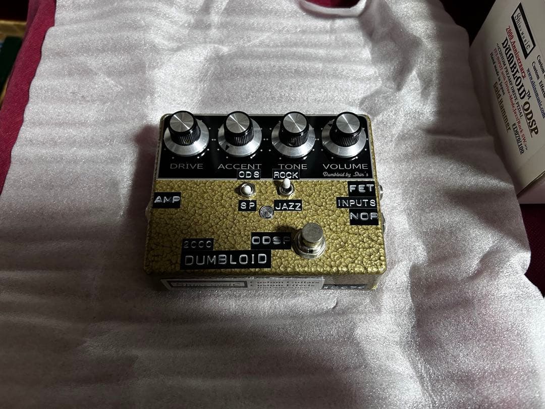 DUMBLOIDギターエフェクター 2000台記念モデル