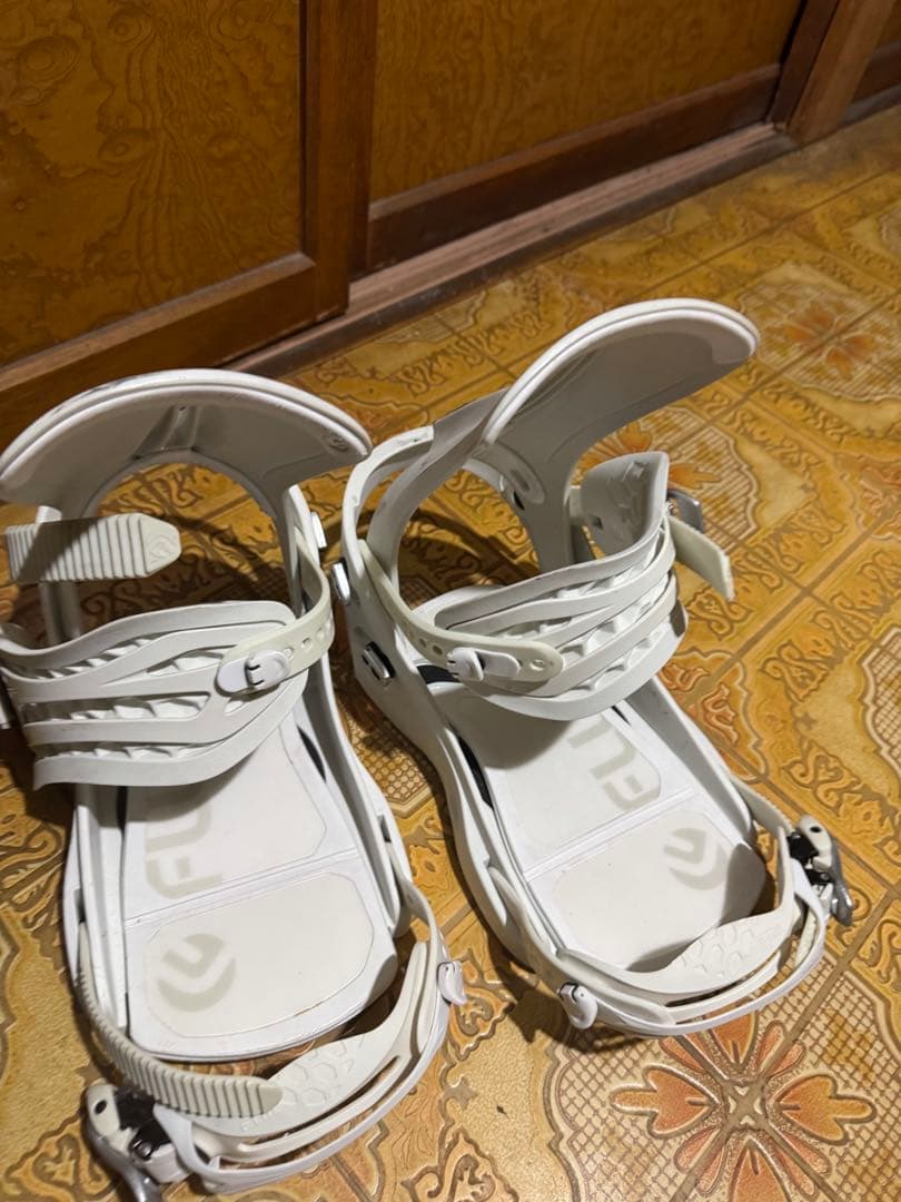 スノーボードビンディング　FLUX　XF