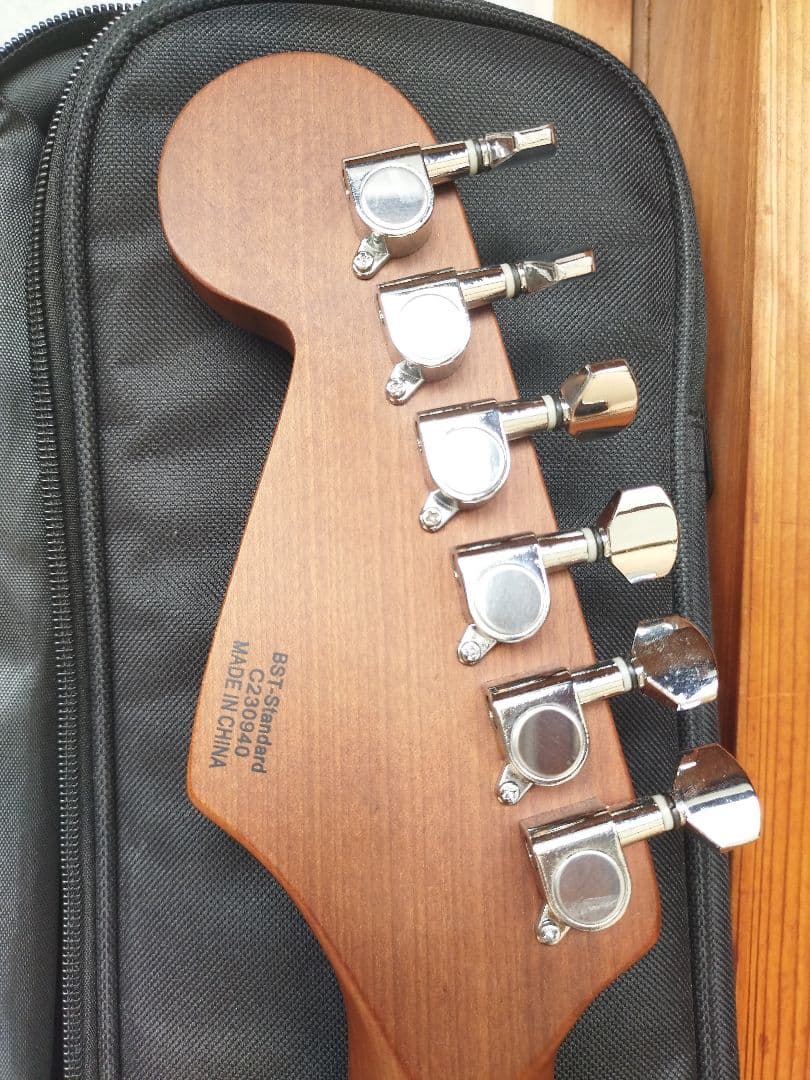 【送料込】【美品】BUSKER'S BST-Standard ストラトタイプ