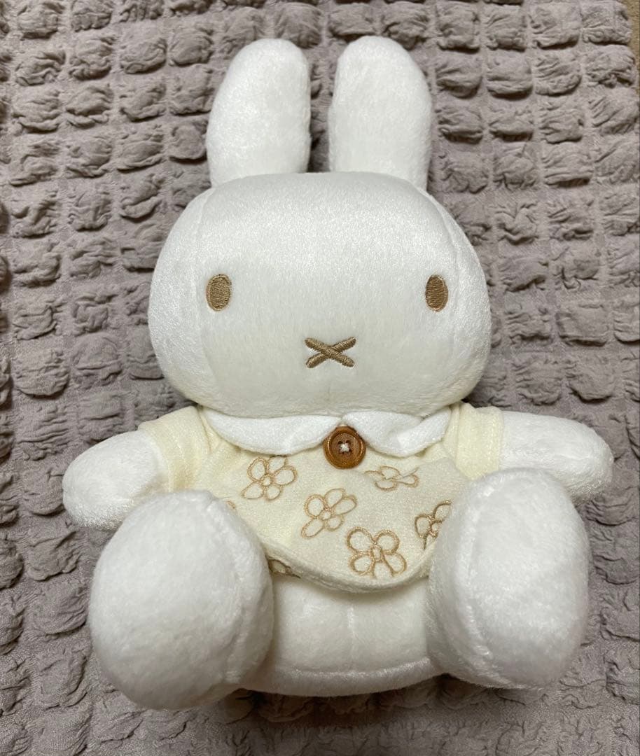 ミッフィー ホワイトシリーズ　ぬいぐるみ 花柄刺繍付き