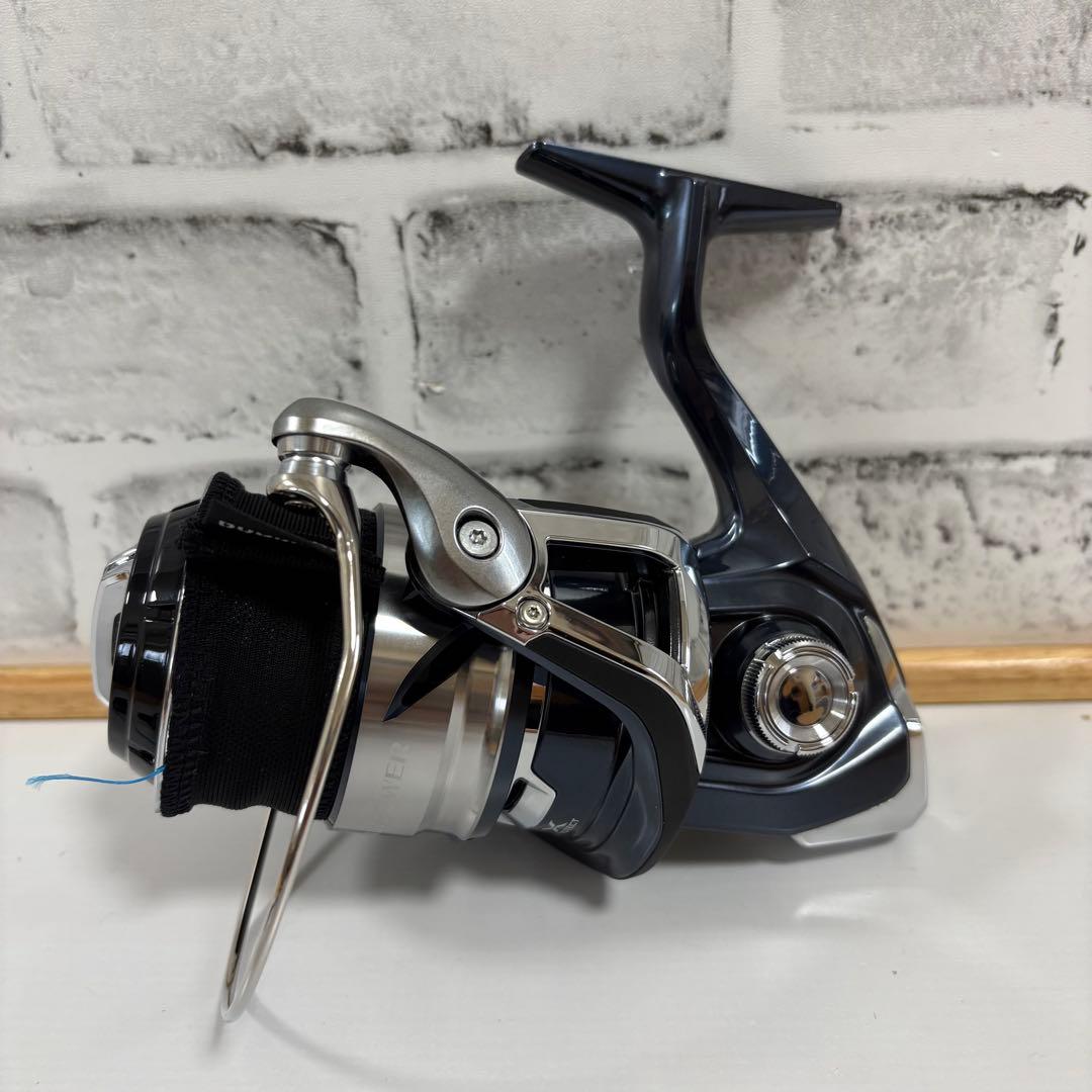 未使用　シマノ　ツインパワー　SW 8000PG　スピニングリール　右ハンドル