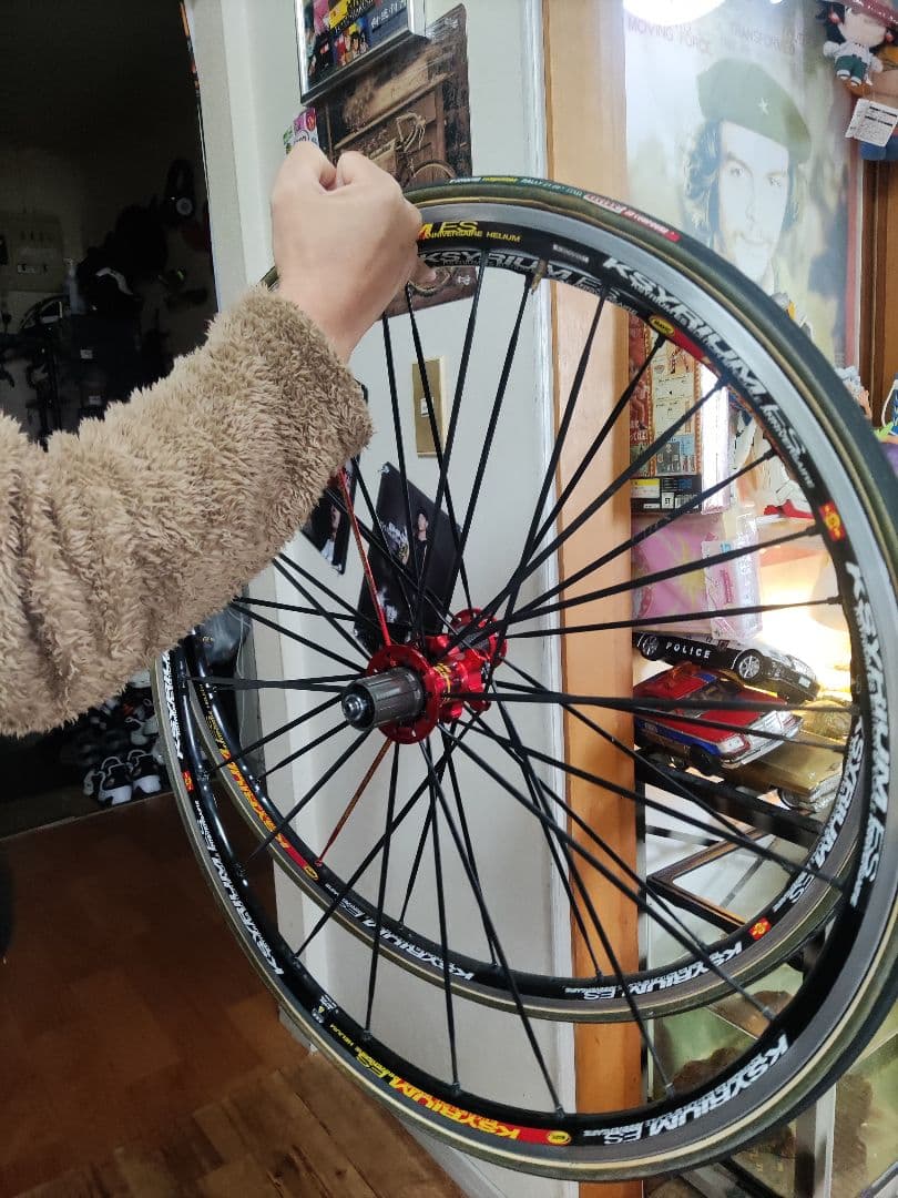 Mavicチューブラーホイール。非常に軽量です。登山に適しています。