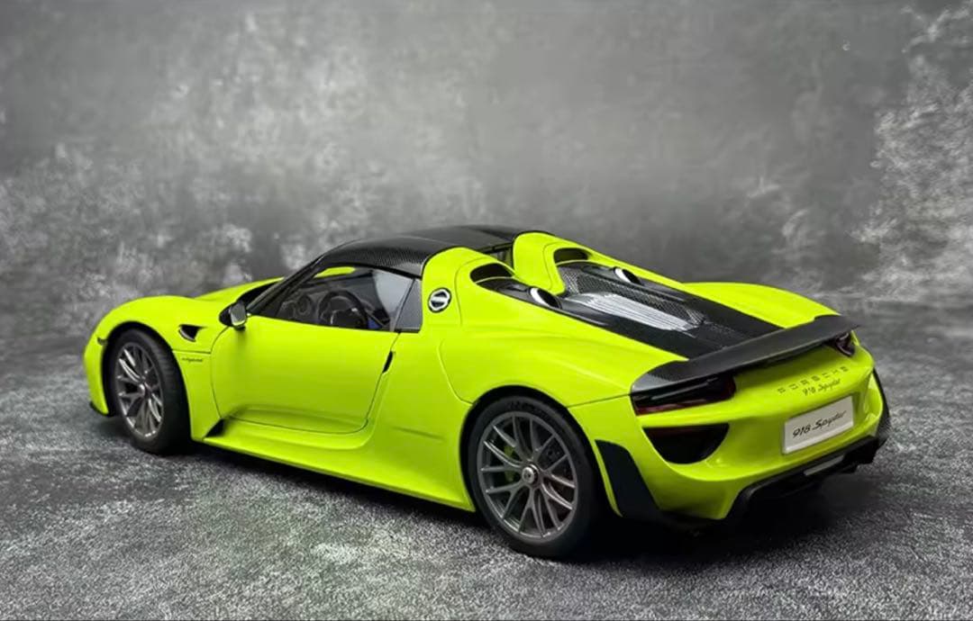 Porsche 918 Spyder 1/18ミニカーライムグリーン