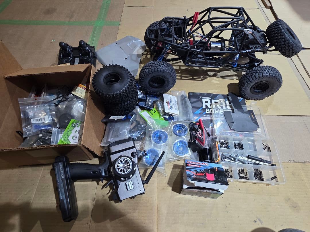 Axial RR10 Bomber + FUTABA 3PK + 豪華おまけ