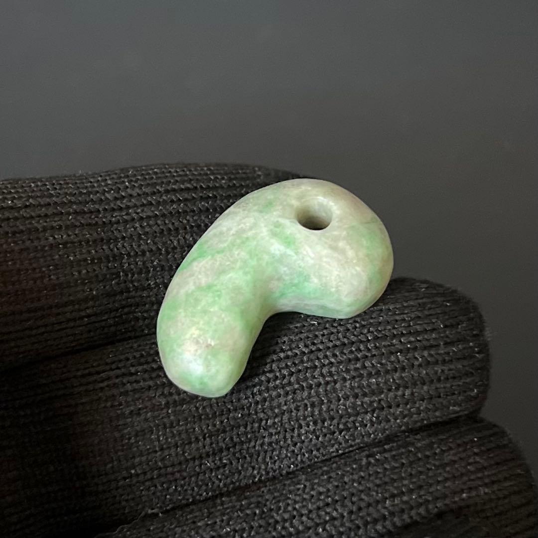 極上 縄文時代 本翡翠（硬玉） 勾玉 奈良県伝承出土 玉擦れ痕あり 古代装身具