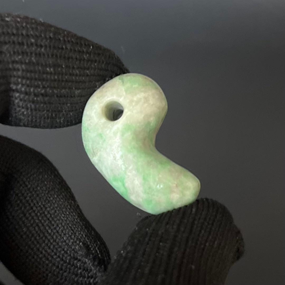 極上 縄文時代 本翡翠（硬玉） 勾玉 奈良県伝承出土 玉擦れ痕あり 古代装身具