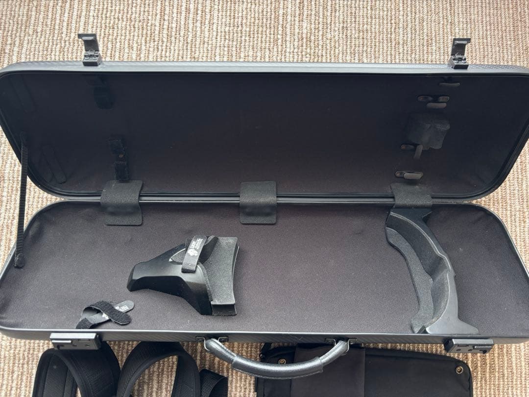 【送料込み】ライオンカーボン　バイオリンケース　ソリッド 　Slight1800