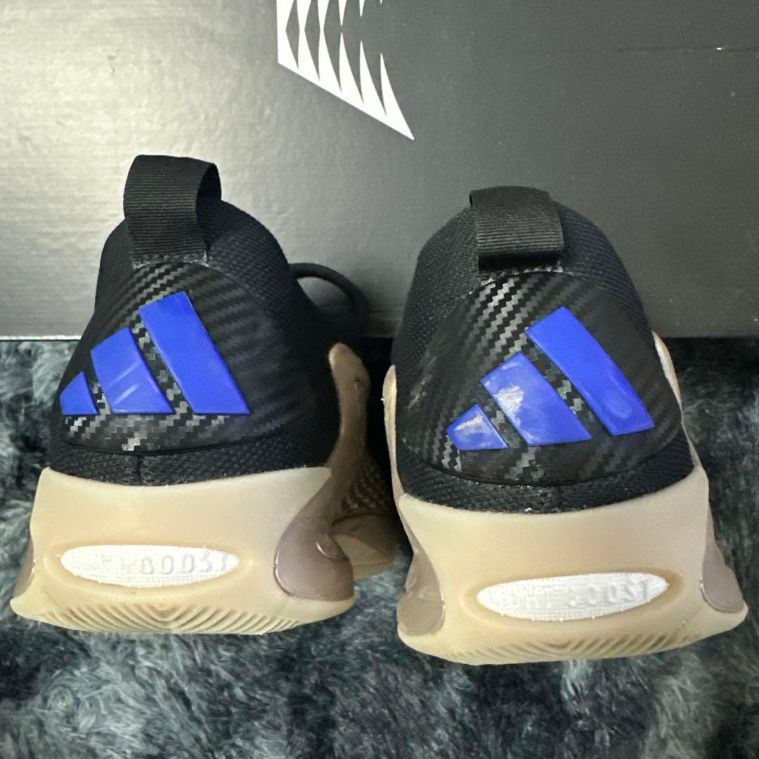 adidas バスケットボールシューズ ブラック/ベージュ