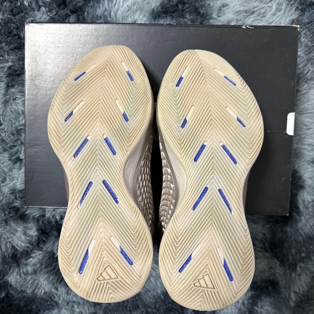 adidas バスケットボールシューズ ブラック/ベージュ