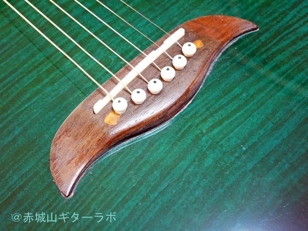 オベーション型のアコースティックギター グラデーショングリーン