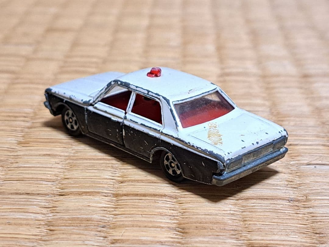 1Aホイール トミカ 黒箱 NO.4 トヨタ クラウン パトロールカー 日本製