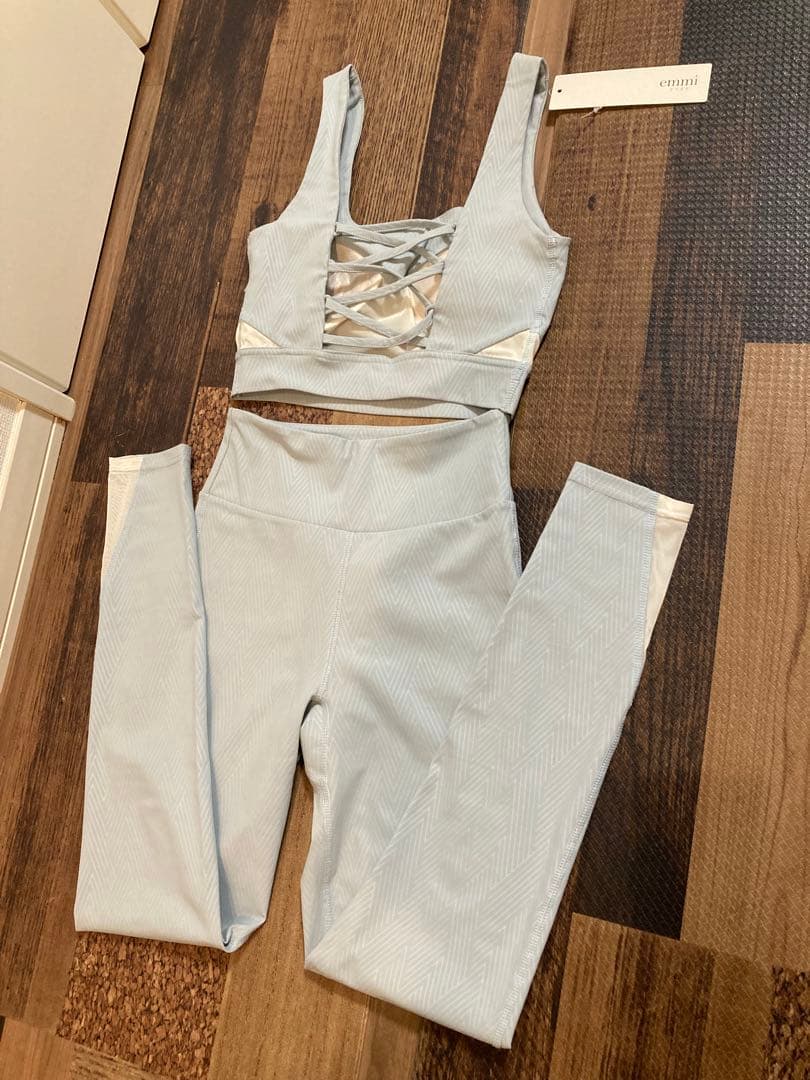 極美　emmi yoga エミヨガ　ヨガウェア　シンプル　速乾機能　S