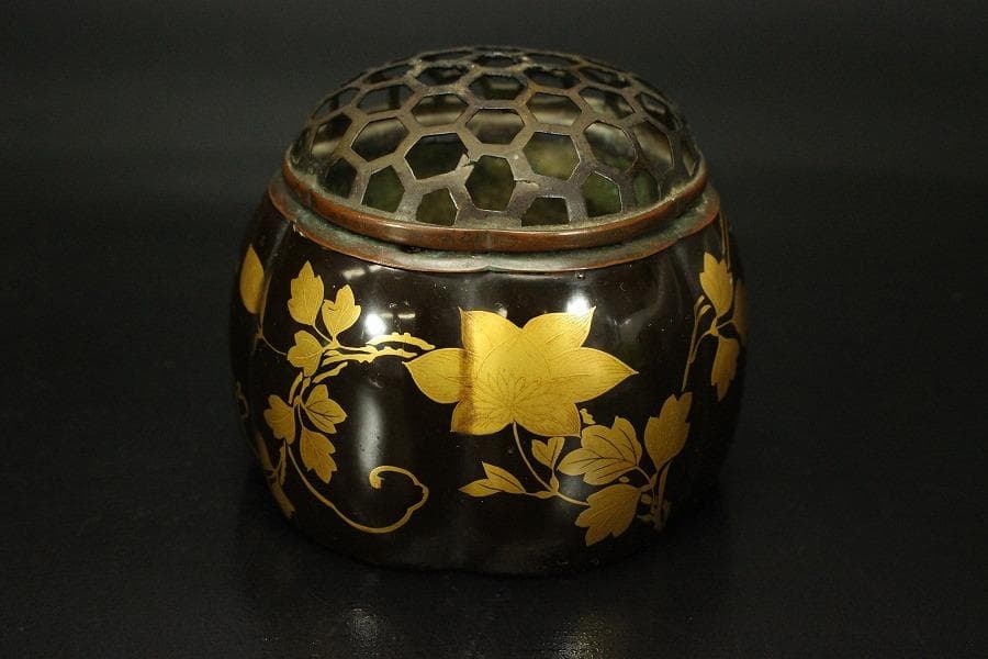 古美術 纏枝蓮花蒔絵 香箱 阿古駄香炉 盆 羽箒 まとめて 時代物(A493)