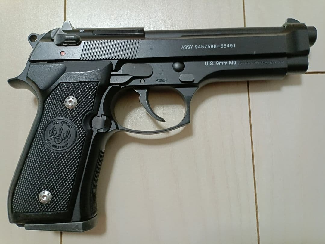 【中古品】東京マルイ ガスガン「U.S. M9ピストル」（星型スクリュー）」