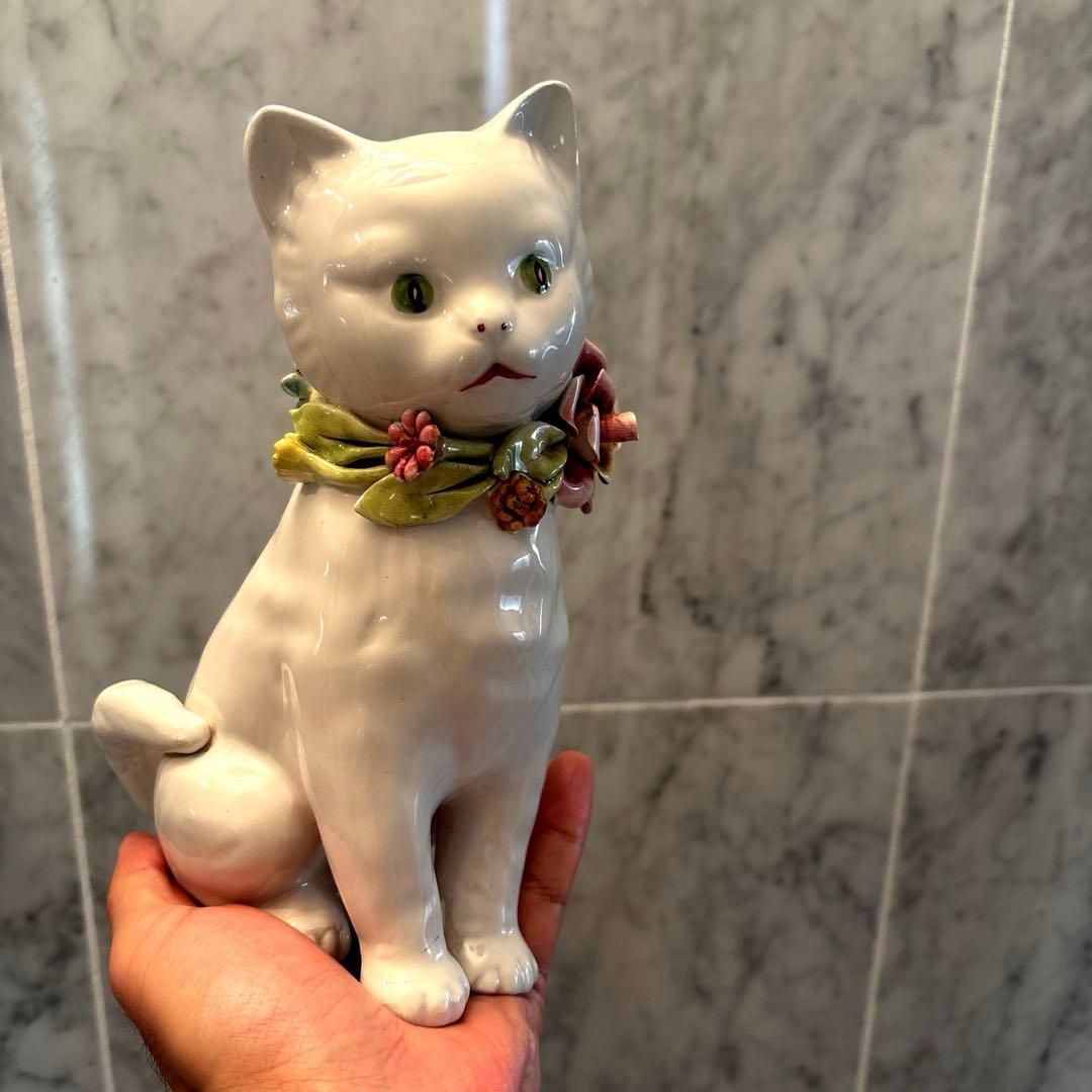 イタリアヴィンテージ手描きの瞳や首輪のお花が芸術的な白猫ちゃんの陶器