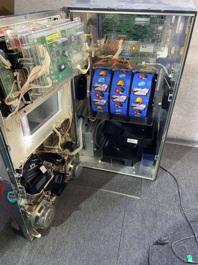 【送料込み！すぐに遊べる！】パチスロ実機初代 聖闘士星矢