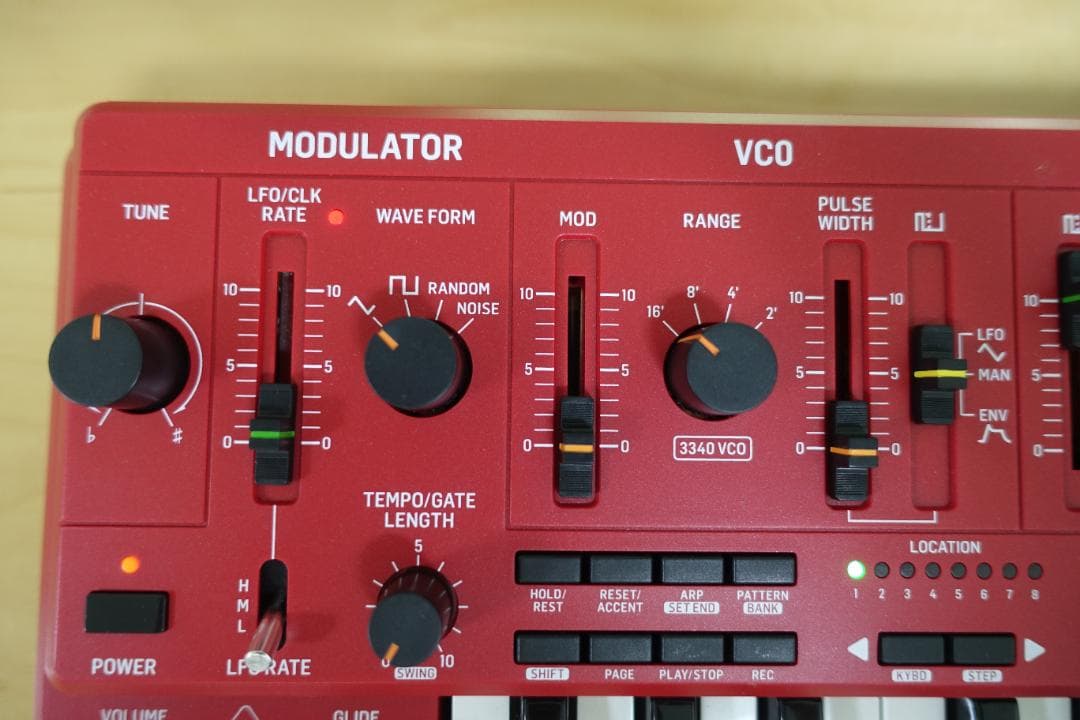 BEHRINGER MS-101 アナログシンセサイザー レッド 37鍵