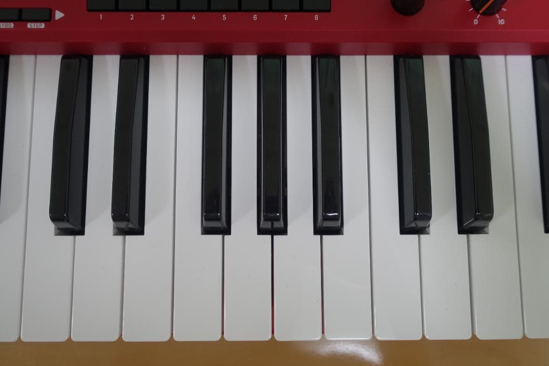 BEHRINGER MS-101 アナログシンセサイザー レッド 37鍵