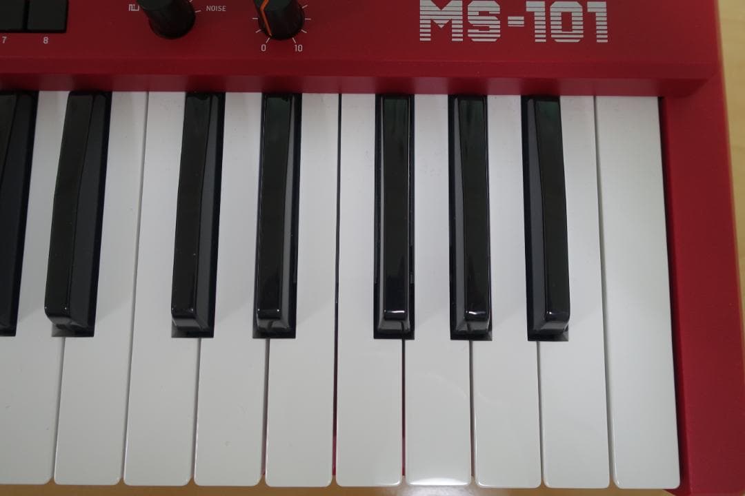 BEHRINGER MS-101 アナログシンセサイザー レッド 37鍵