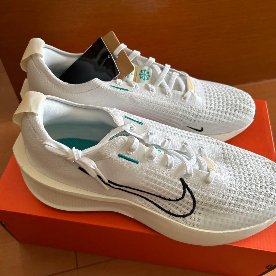 NIKE インタラクトラン　ホワイト　28.5cm ランニング　トレーニング