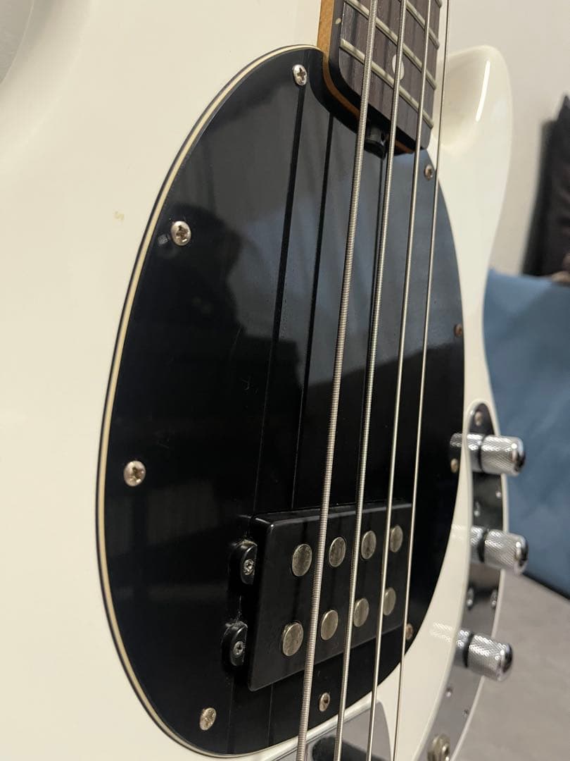 Sterling by MUSICMAN SUB Series チューナー付