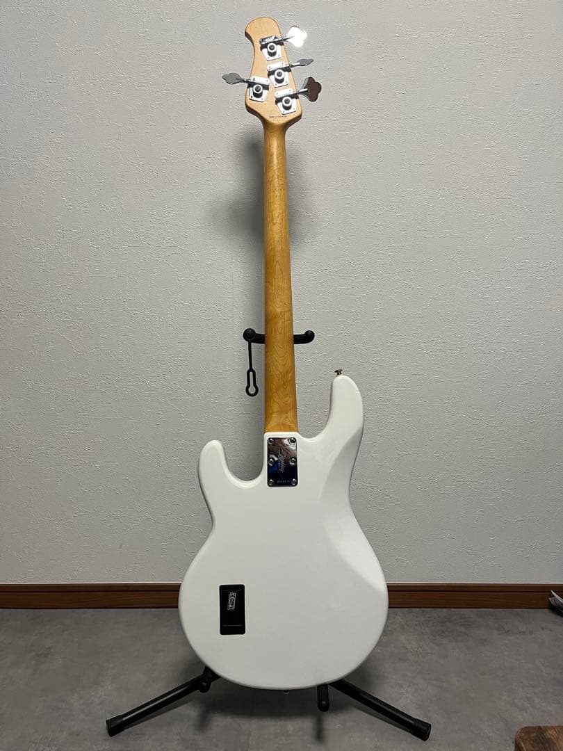 Sterling by MUSICMAN SUB Series チューナー付