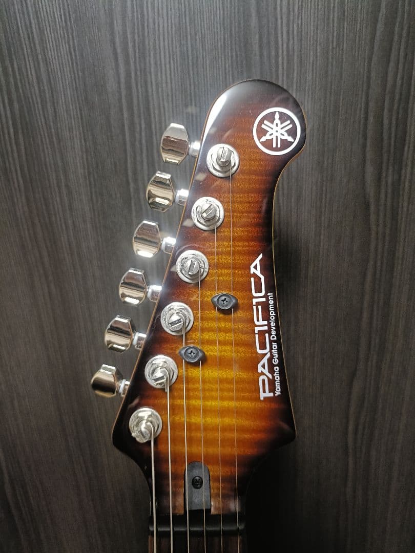 YAMAHA ヤマハ PACIFICA PAC611VFM ケース付