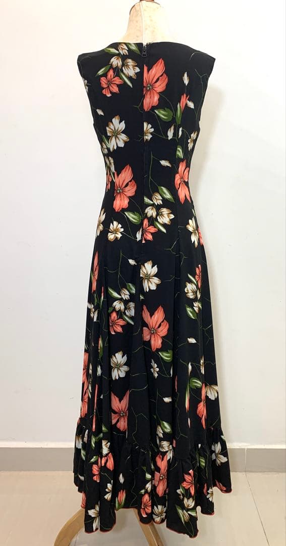 黒地にサーモンピンクの花柄が可愛い裾1段ギャザフリルのフラメンコ衣装ワンピース！