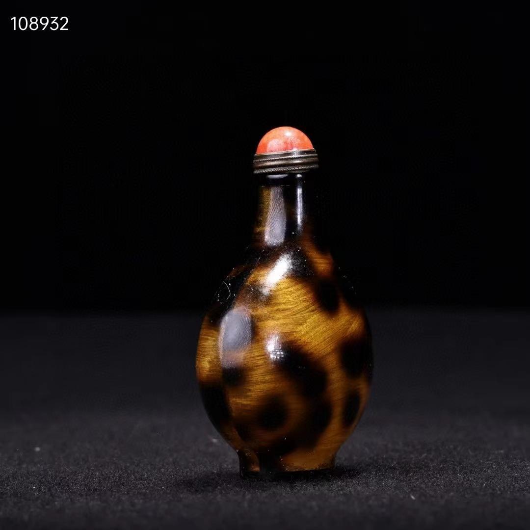 中国古美術・旧蔵收・玳瑁製の鼻煙壺・案頭・置物・文房具・根付・装身具