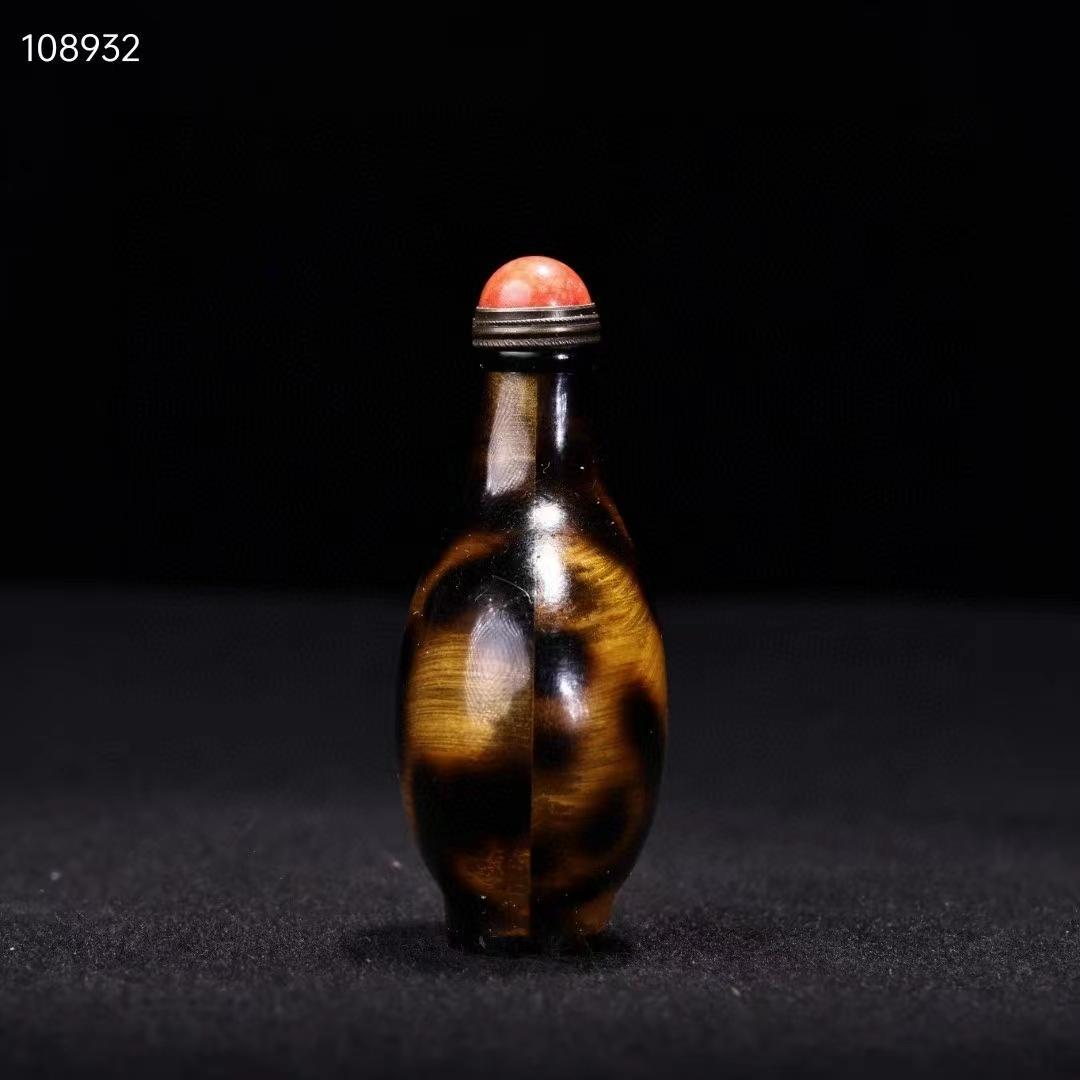 中国古美術・旧蔵收・玳瑁製の鼻煙壺・案頭・置物・文房具・根付・装身具