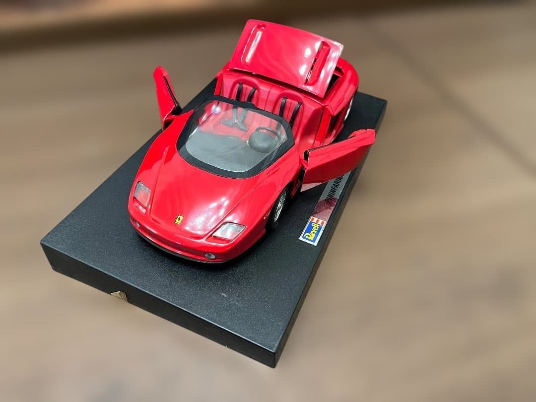 Revell 1:18 Pininfarina Mythos レッド