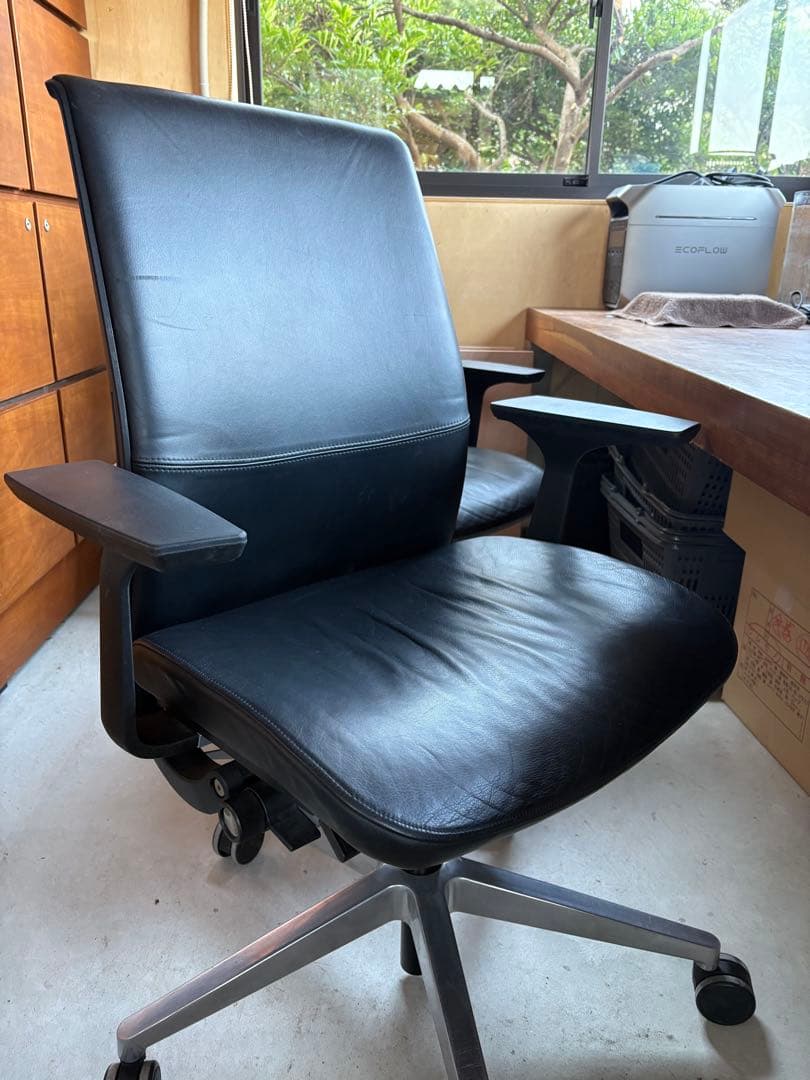 ② Steelcase オフィスチェア 黒 レザー　希少　旧モデル　美品　4脚有