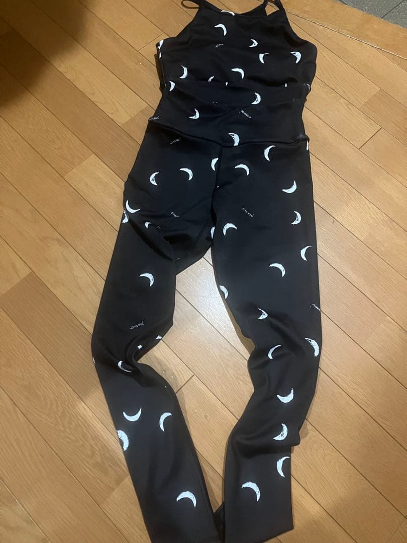 emmiブラトップ×レギンス ムーン柄　上下　セットアップ