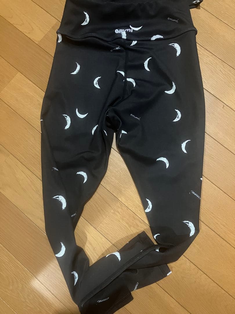 emmiブラトップ×レギンス ムーン柄　上下　セットアップ