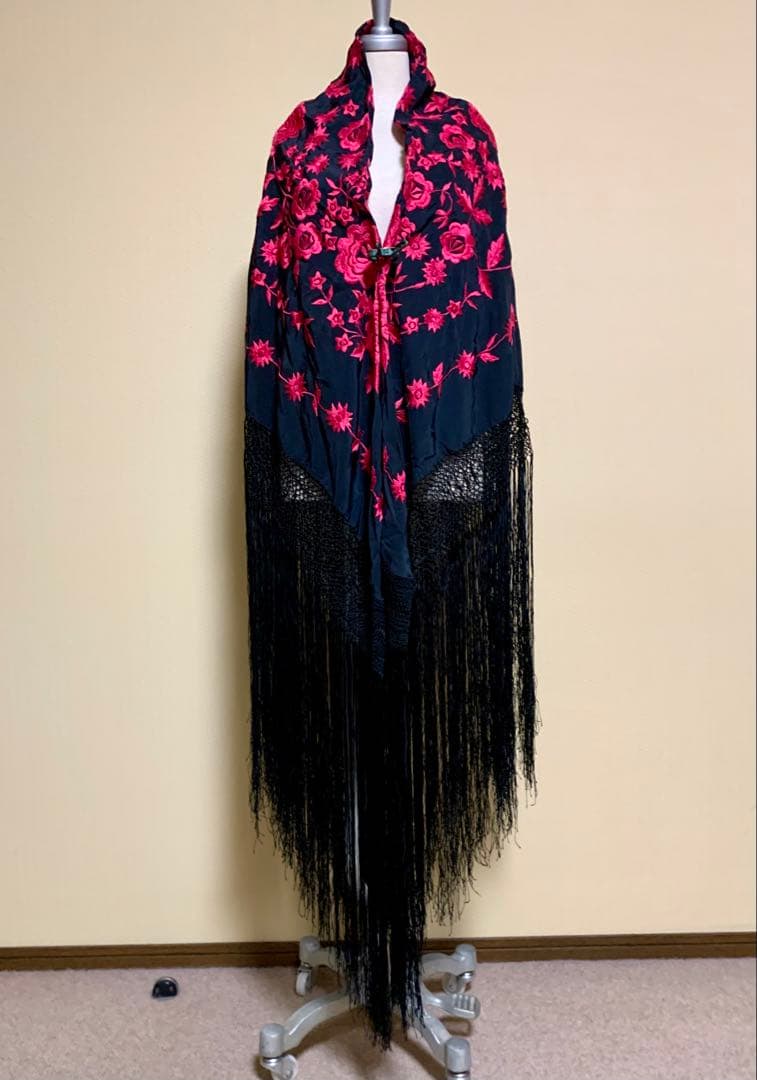 フラメンコ衣装　大判シルクマントン　黒✖️マゼンダ125㎝✖️123㎝