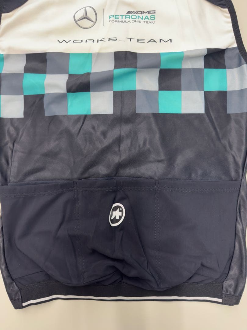 13日で出品終了　ASSOS MERCEDES AMG PETRONAS ジレ