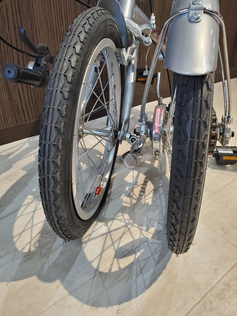 B-max 折りたたみ自転車 シルバー