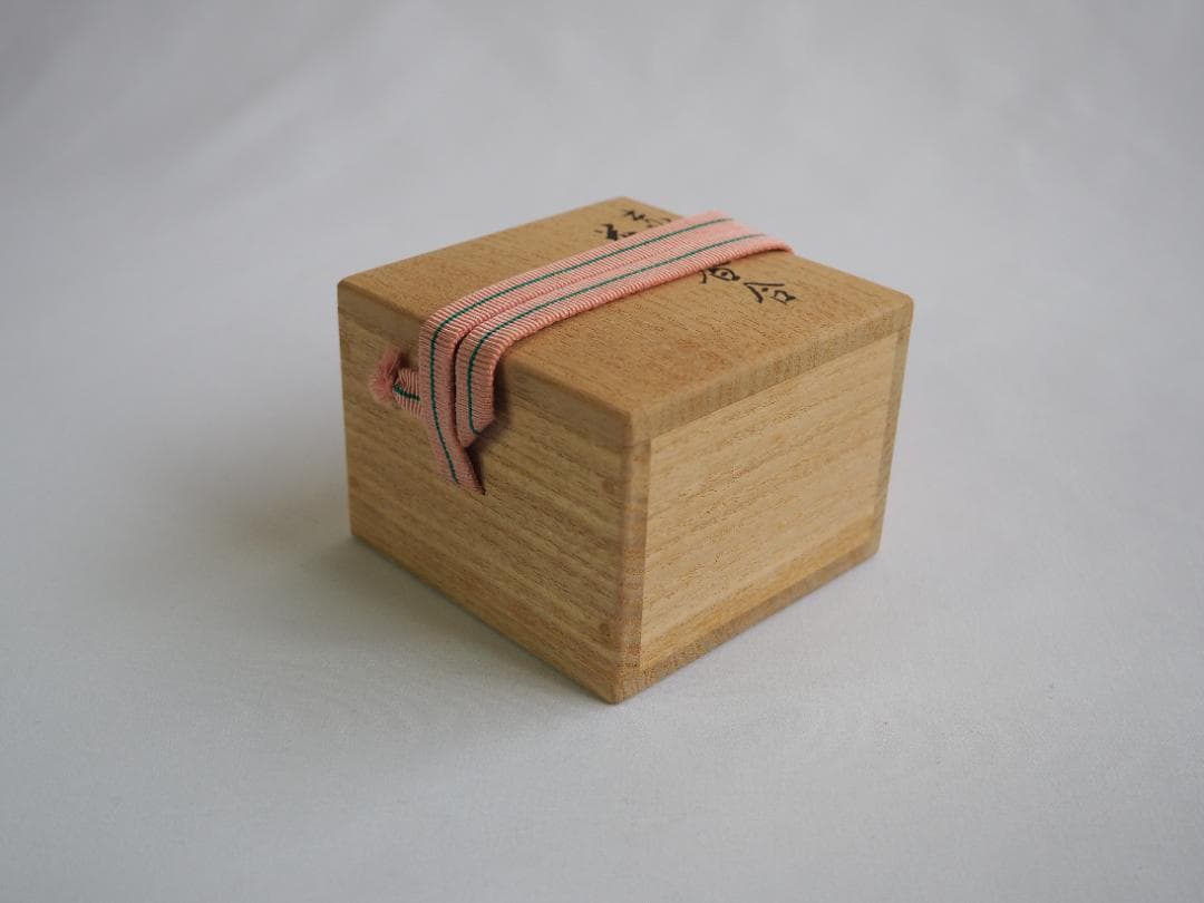 16代永樂善五郎造（即全）『赤絵花丸香合』 (共箱)　千家十職