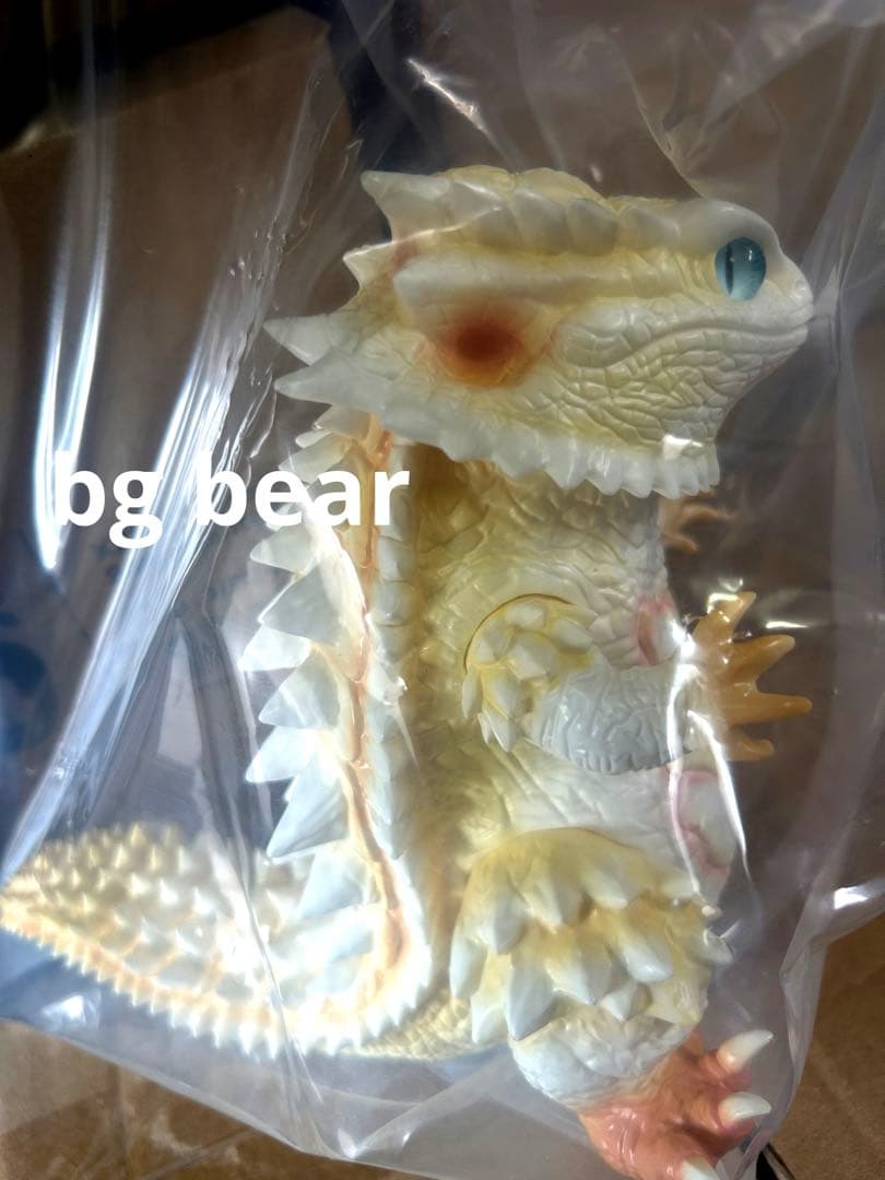 フトアゴ怪獣　ムーンホワイト　モンスター　可動　ソフビ　フィギュア　アートトイ