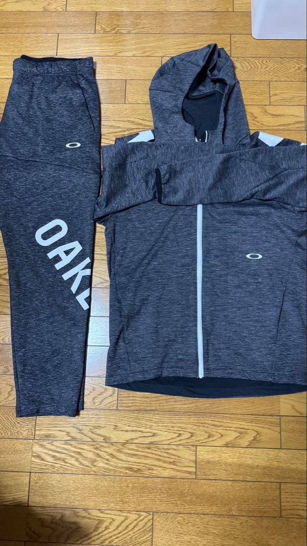 OAKLEY フード付きジャージ上下セット