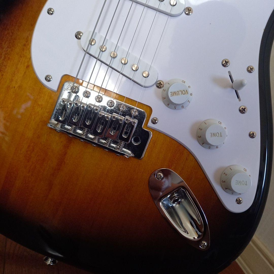 『軽量美品』Squier BY Fender　　BULLET　 STRAT