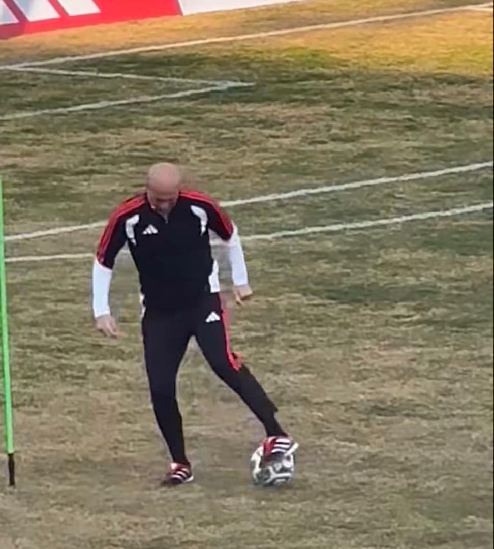 adidas プレデター プレシジョン ストリート スニーカー