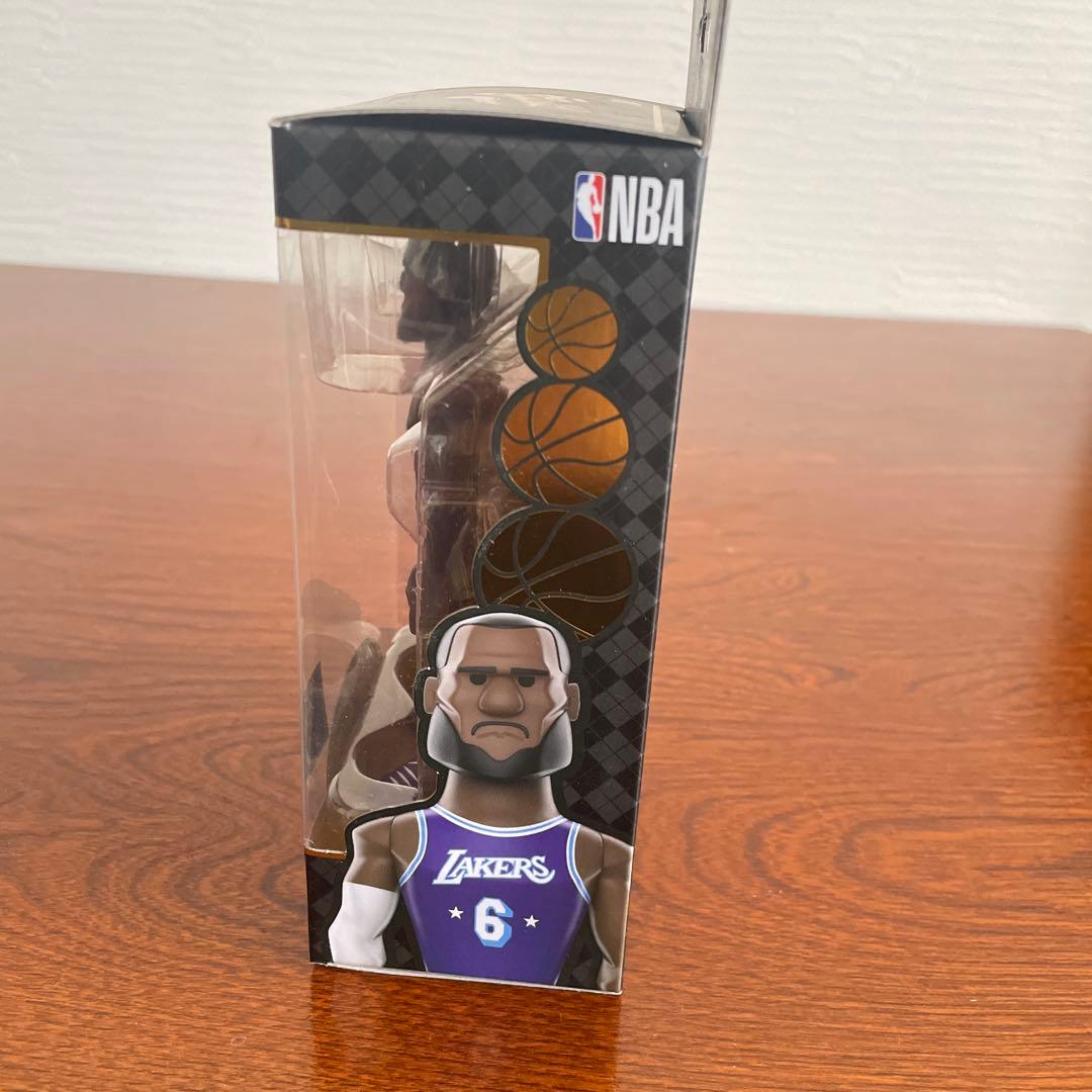 Funko LeBron James Gold フィギュア