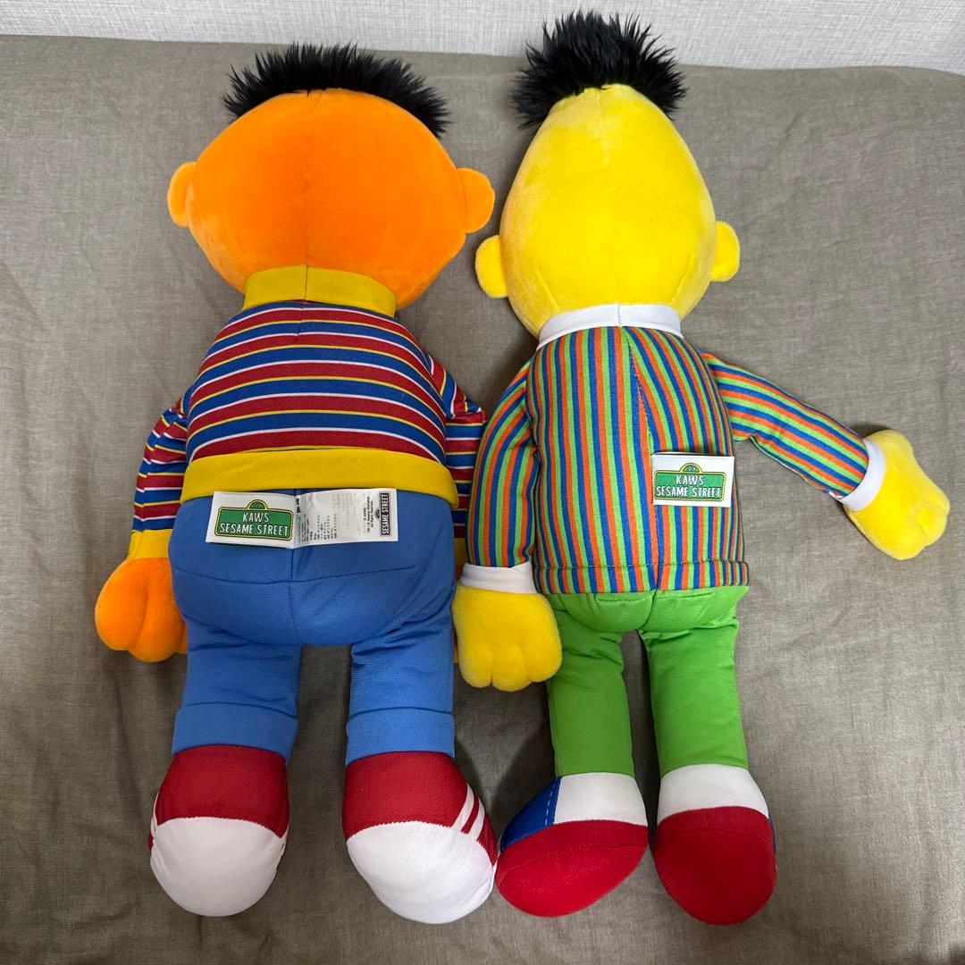 UNIQLO KAWS カウズ セサミストリート ぬいぐるみ 2体セット