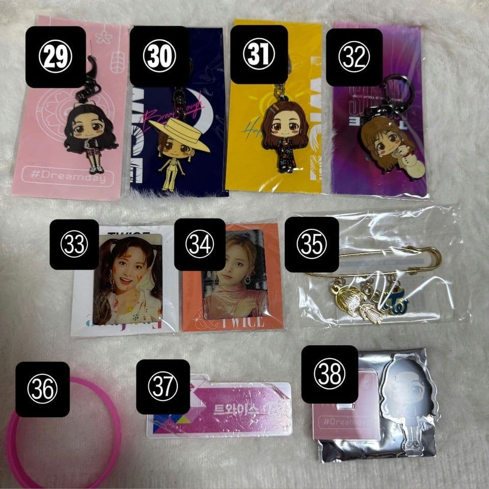 twice ツウィ　缶バッジ