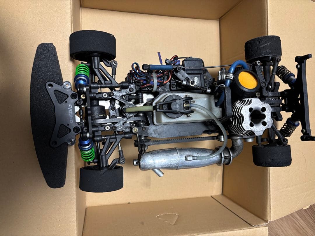 京商　エンジンラジコンカー