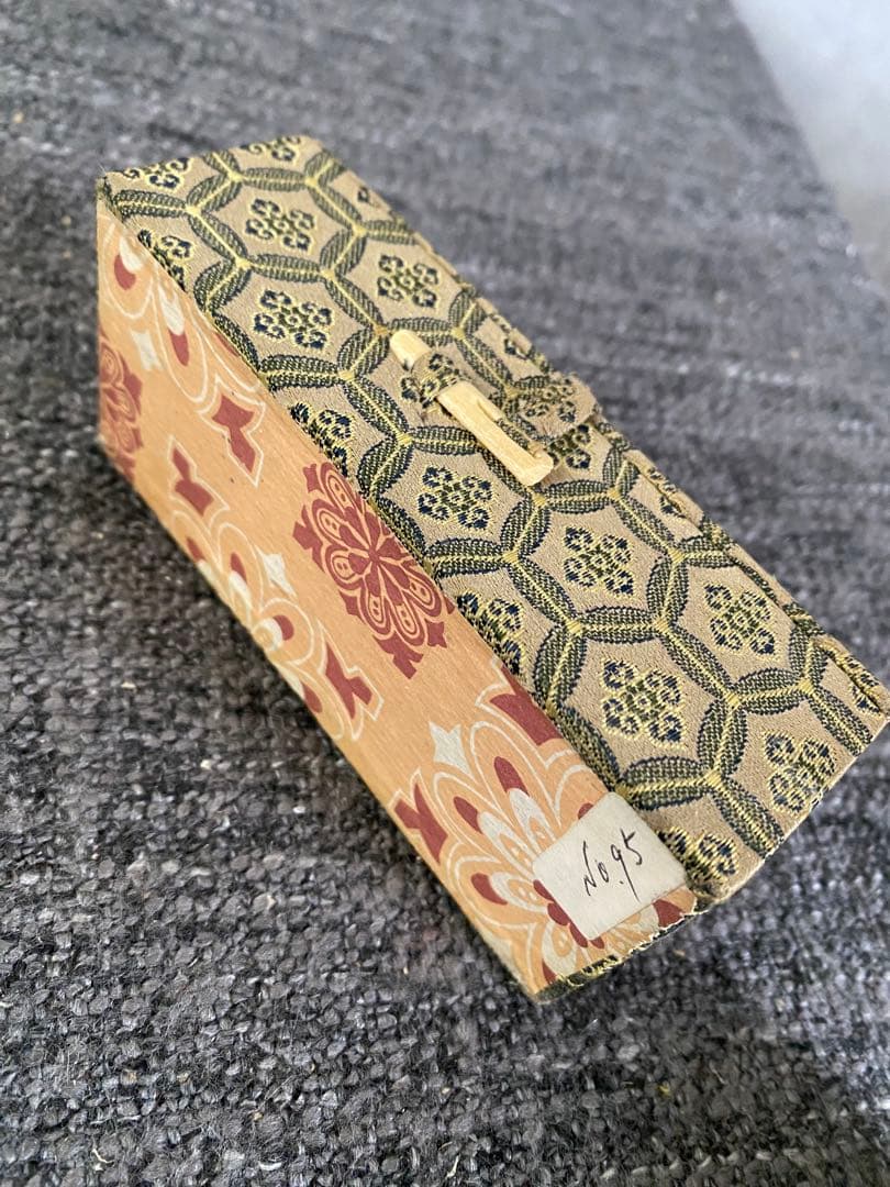 碓下黄・岱下黄　印材　落款印　中国古印材　豪刻 判子　印鑑　印泥　書道　硯　古墨