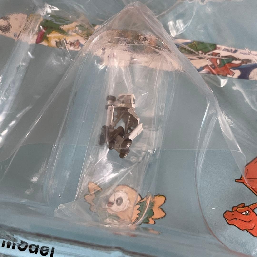 ANA 全日空 787-9 ポケモン ピカチュウジェット AV スタンドt付き