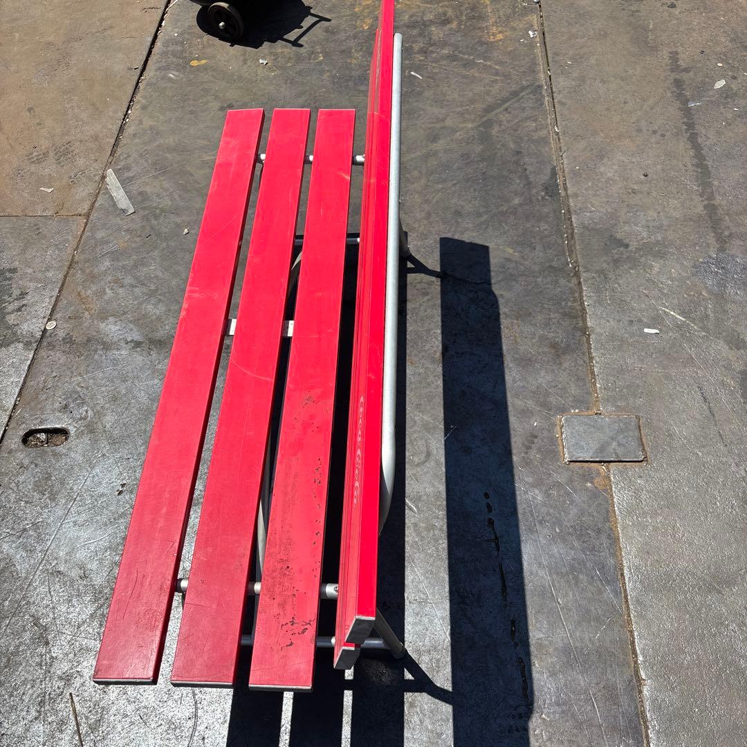 Coca-Cola 赤いアウトドアベンチ