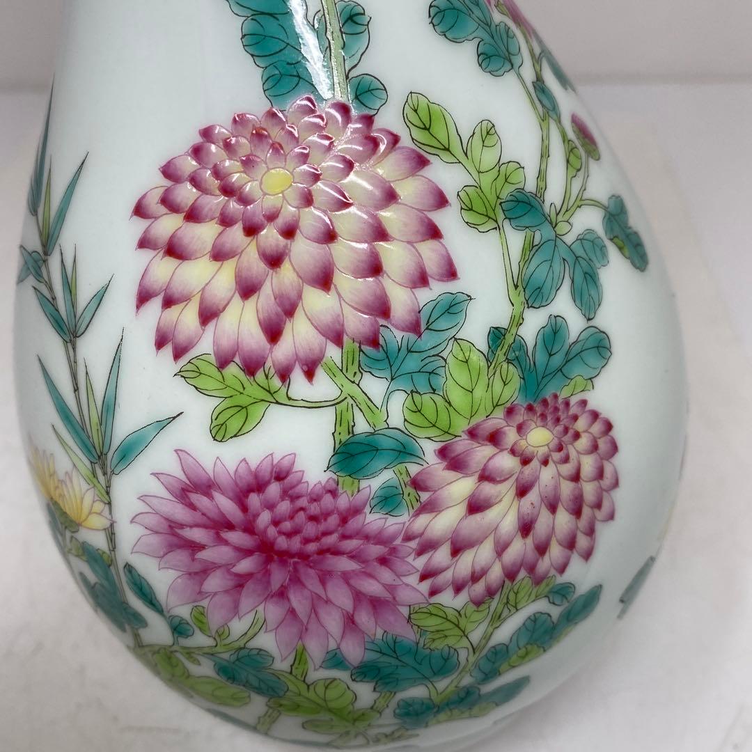 中国美術　大清乾隆年製　粉彩花蝶図花瓶　タニト　東さ7-0809☆2F